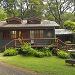 Yan Kee Way Lodge Bungalow